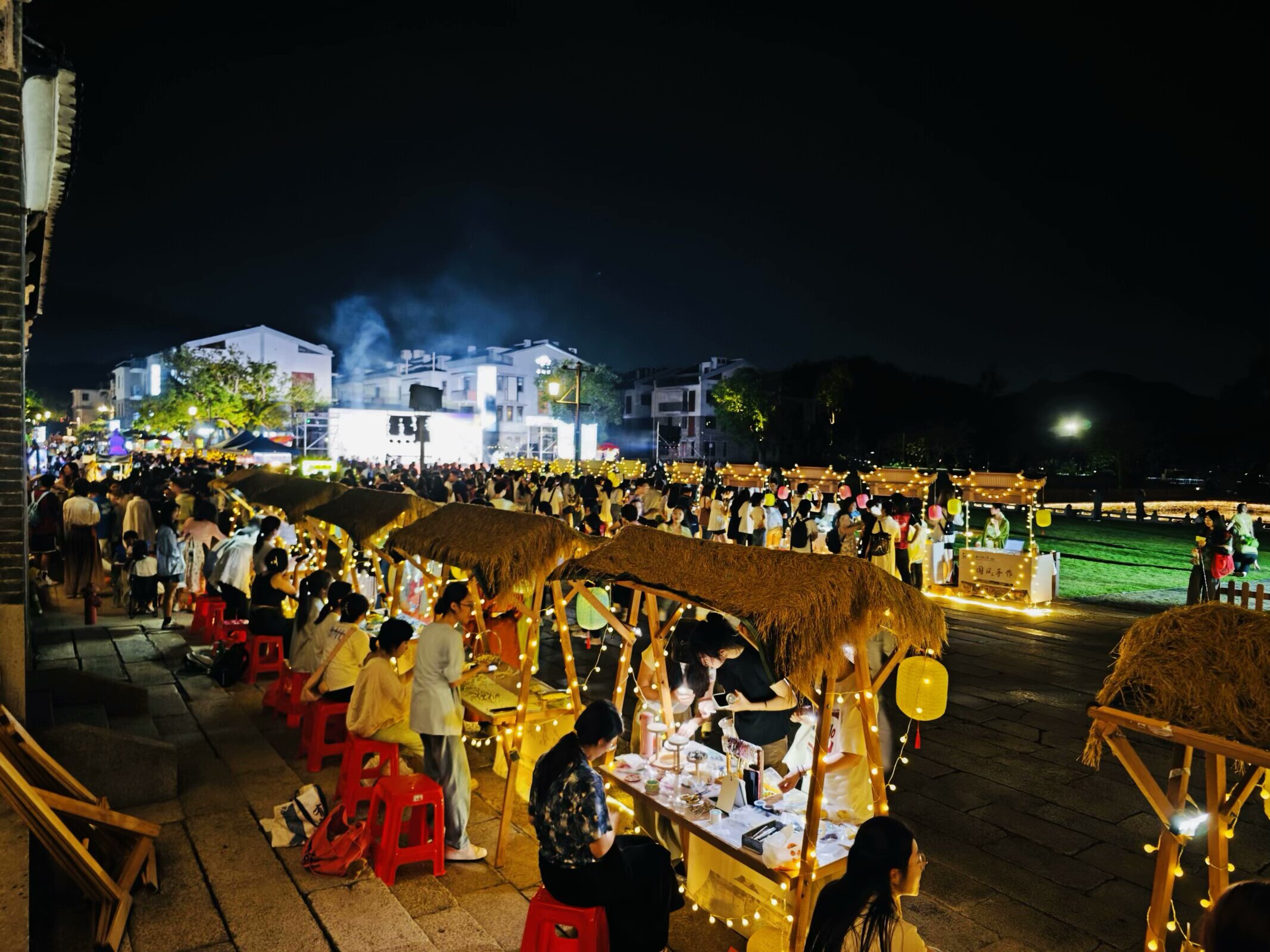 2.山谷艺术节用艺术点亮星空艺术夜市活动 (4).jpg