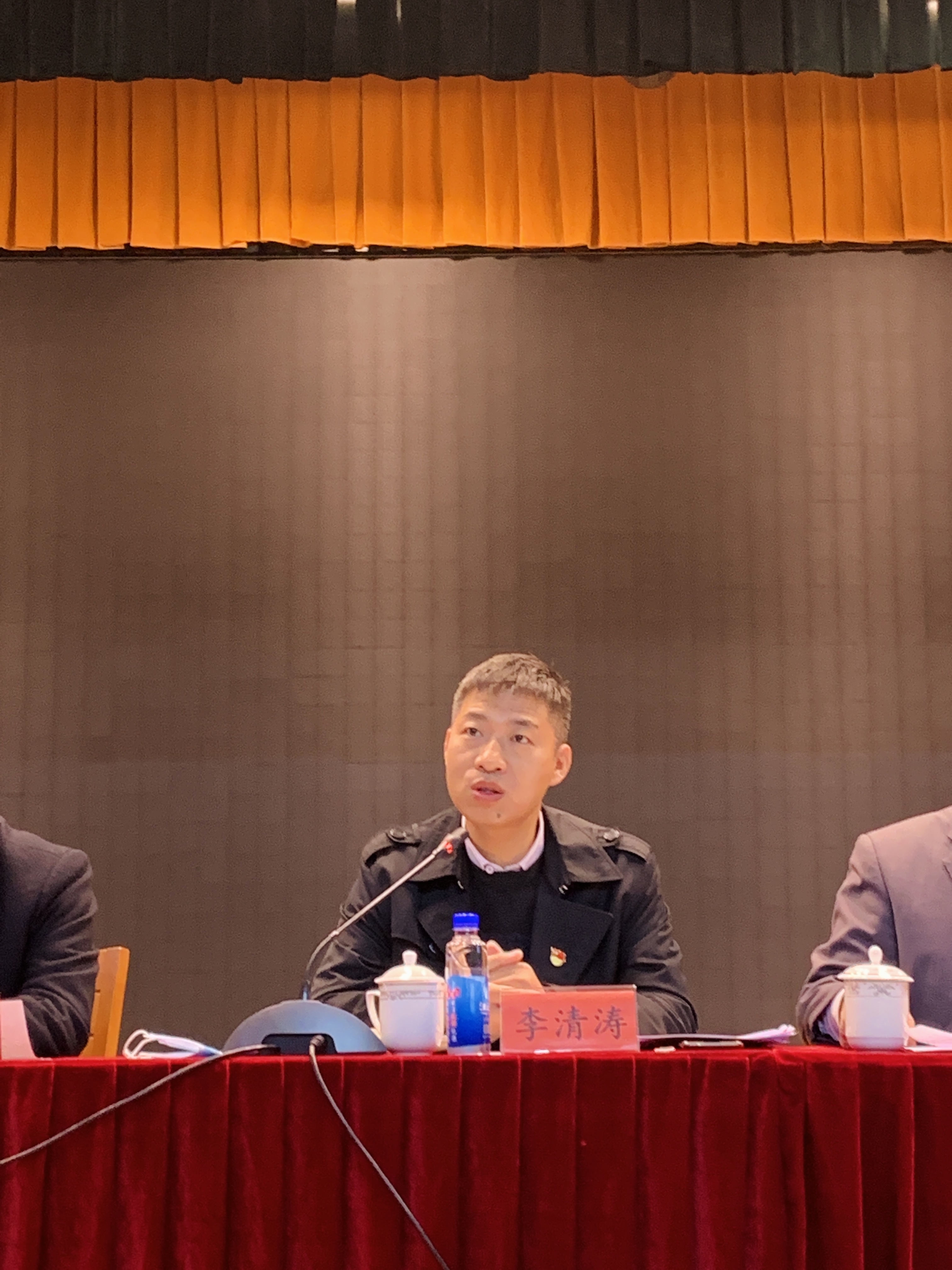 李清涛同志发表讲话李清涛强调,一是各社区书记要狠抓党建工作这一主